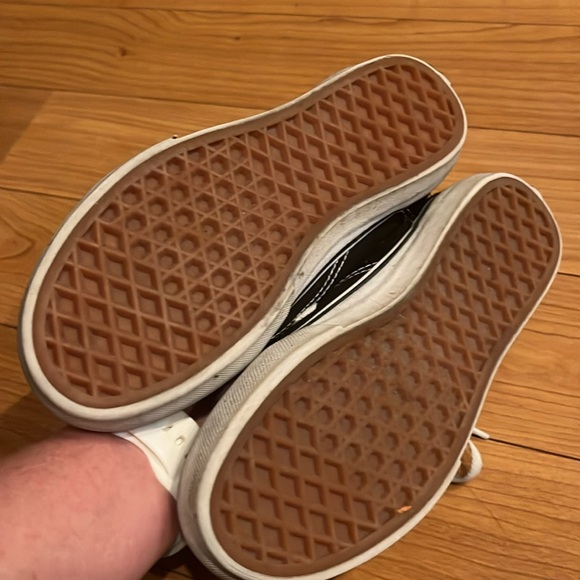 Classic black and white old skool low cut Vans - Picture 7 of 10